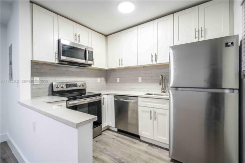 Apartment in Miami, Florida 1 bedroom, 46.92 sq.m. № 2029481 - photo 8