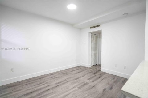 Apartment in Miami, Florida 1 bedroom, 46.92 sq.m. № 2029481 - photo 7