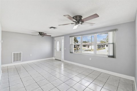 Villa ou maison à vendre à Port Richey, Floride: 2 chambres, 109.25 m2 № 2143042 - photo 13