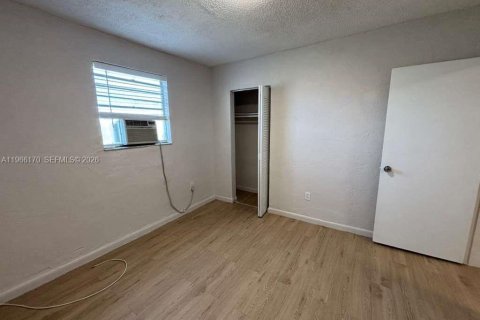 Apartamento en alquiler en Opa-locka, Florida, 2 dormitorios, 51.1 m2 № 2027788 - foto 6
