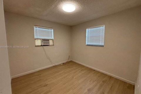 Apartamento en alquiler en Opa-locka, Florida, 2 dormitorios, 51.1 m2 № 2027788 - foto 7