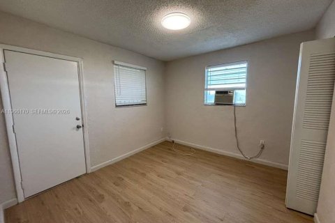 Apartamento en alquiler en Opa-locka, Florida, 2 dormitorios, 51.1 m2 № 2027788 - foto 5