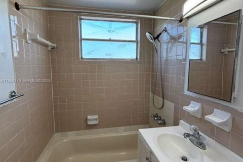 Apartamento en alquiler en Opa-locka, Florida, 2 dormitorios, 51.1 m2 № 2027788 - foto 8