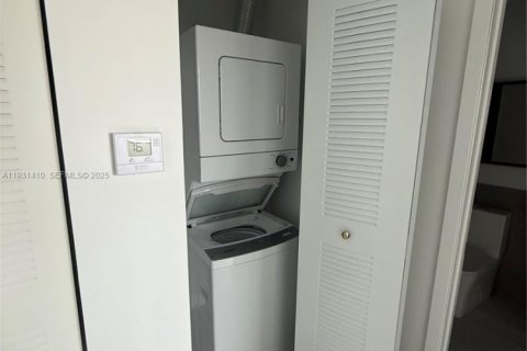 Appartement à louer à Hialeah, Floride: 2 chambres, 80.36 m2 № 1990310 - photo 11