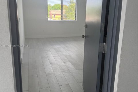 Appartement à louer à Hialeah, Floride: 2 chambres, 80.36 m2 № 1990310 - photo 8