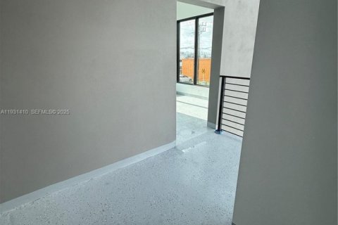 Appartement à louer à Hialeah, Floride: 2 chambres, 80.36 m2 № 1990310 - photo 5