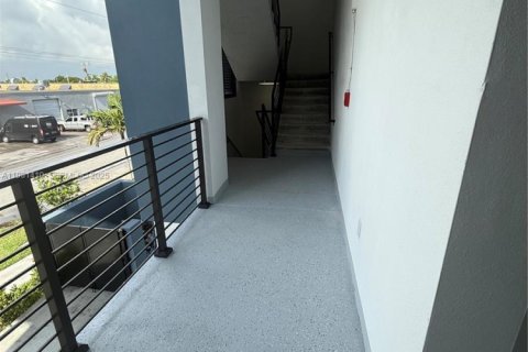 Appartement à louer à Hialeah, Floride: 2 chambres, 80.36 m2 № 1990310 - photo 6