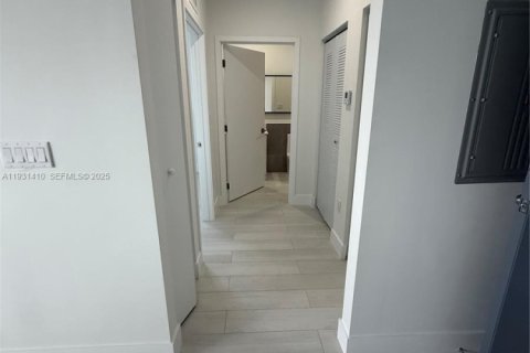 Appartement à louer à Hialeah, Floride: 2 chambres, 80.36 m2 № 1990310 - photo 13