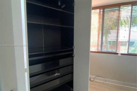 Condominio en venta en Miami, Florida, 2 dormitorios, 86.86 m2 № 1841173 - foto 26