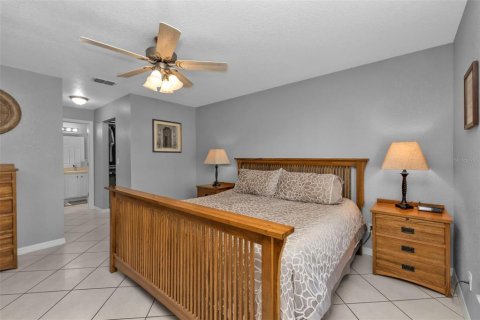 House in Punta Gorda, Florida 2 bedrooms, 128.39 sq.m. № 1916226 - photo 13