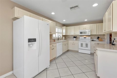 House in Punta Gorda, Florida 2 bedrooms, 128.39 sq.m. № 1916226 - photo 8