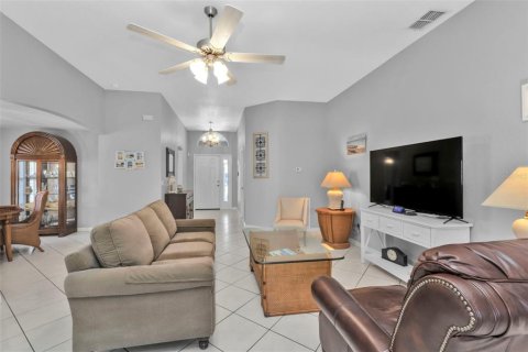 House in Punta Gorda, Florida 2 bedrooms, 128.39 sq.m. № 1916226 - photo 5