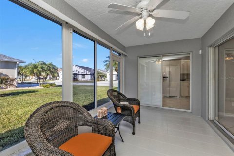 House in Punta Gorda, Florida 2 bedrooms, 128.39 sq.m. № 1916226 - photo 10