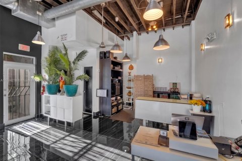 Propiedad comercial en venta en Miami, Florida № 1705969 - foto 12