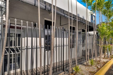 Propiedad comercial en venta en Miami, Florida № 1705969 - foto 16