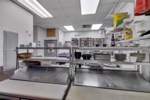 Propiedad comercial en venta en Miami, Florida № 1705969 - foto 22