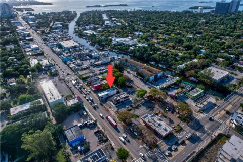 Propiedad comercial en venta en Miami, Florida № 1705969 - foto 1
