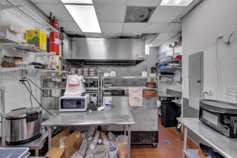 Propiedad comercial en venta en Miami, Florida № 1705969 - foto 18