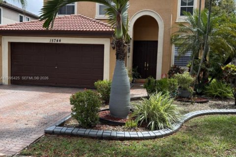 House in Miramar, Florida 4 bedrooms, 238.39 sq.m. № 2058814 - photo 3