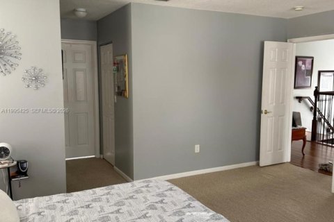 House in Miramar, Florida 4 bedrooms, 238.39 sq.m. № 2058814 - photo 17