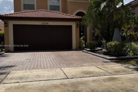 House in Miramar, Florida 4 bedrooms, 238.39 sq.m. № 2058814 - photo 2