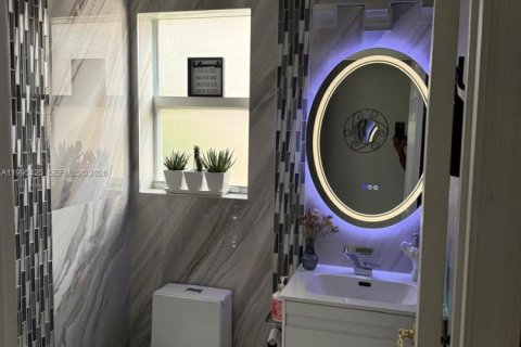 House in Miramar, Florida 4 bedrooms, 238.39 sq.m. № 2058814 - photo 8