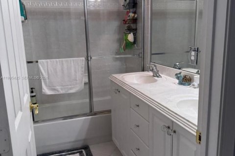 House in Miramar, Florida 4 bedrooms, 238.39 sq.m. № 2058814 - photo 13