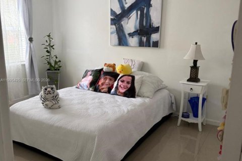 House in Miramar, Florida 4 bedrooms, 238.39 sq.m. № 2058814 - photo 12