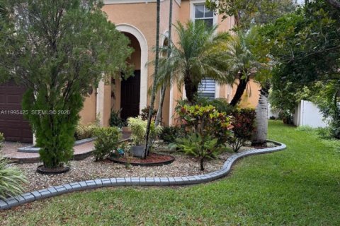 House in Miramar, Florida 4 bedrooms, 238.39 sq.m. № 2058814 - photo 5