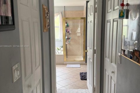 House in Miramar, Florida 4 bedrooms, 238.39 sq.m. № 2058814 - photo 18