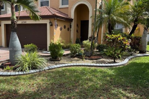 House in Miramar, Florida 4 bedrooms, 238.39 sq.m. № 2058814 - photo 4