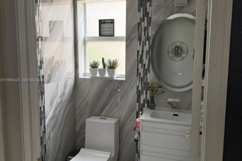 House in Miramar, Florida 4 bedrooms, 238.39 sq.m. № 2058814 - photo 7