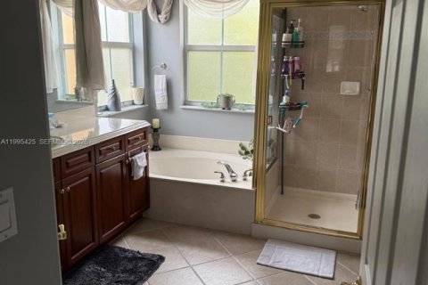 House in Miramar, Florida 4 bedrooms, 238.39 sq.m. № 2058814 - photo 19