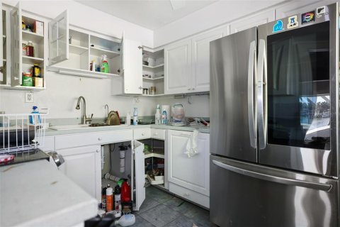 House in Madeira Beach, Florida 3 bedrooms, 140.84 sq.m. № 1564822 - photo 22
