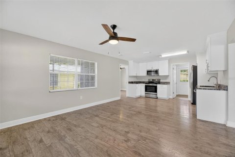 Casa en venta en Tampa, Florida, 3 dormitorios, 90.3 m2 № 1832144 - foto 5