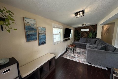 Casa en alquiler en Tampa, Florida, 3 dormitorios, 104.52 m2 № 1916540 - foto 5