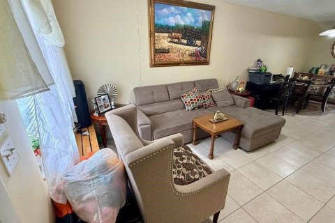 Commercial property in Oakland Park, Florida 165.46 sq.m. № 2250062 - photo 4