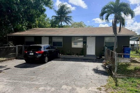 Commercial property in Oakland Park, Florida 165.46 sq.m. № 2250062
