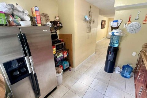 Commercial property in Oakland Park, Florida 165.46 sq.m. № 2250062 - photo 7