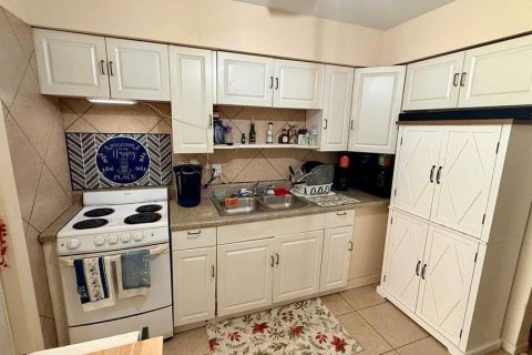 Commercial property in Oakland Park, Florida 165.46 sq.m. № 2250062 - photo 16