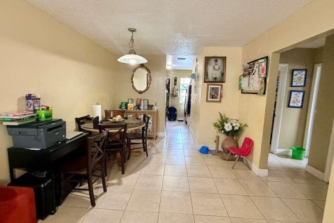 Commercial property in Oakland Park, Florida 165.46 sq.m. № 2250062 - photo 6