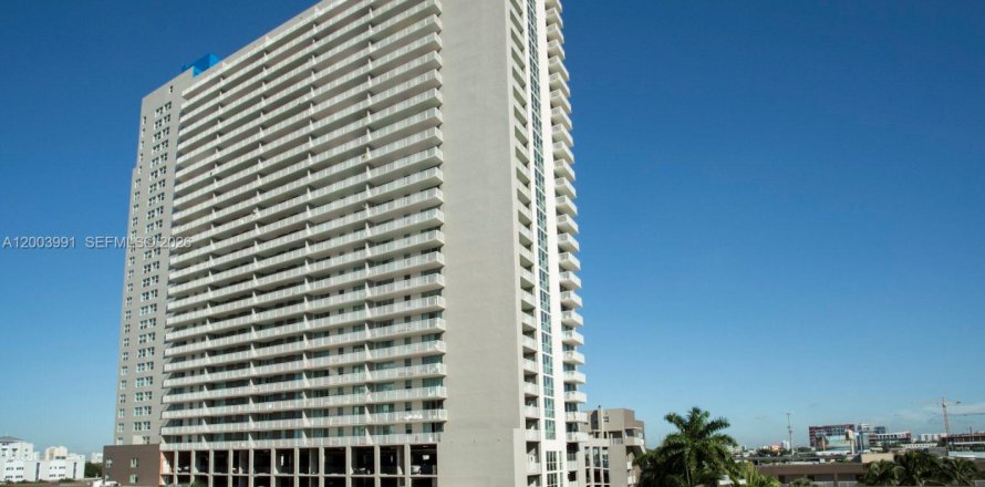 Apartment in Miami, Florida 2 bedrooms, 75.9 sq.m. № 2069422