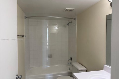 Apartment in Miami, Florida 2 bedrooms, 75.9 sq.m. № 2069422 - photo 8