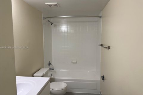 Apartment in Miami, Florida 2 bedrooms, 75.9 sq.m. № 2069422 - photo 10