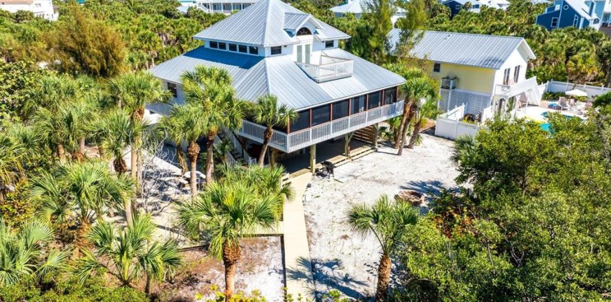 House in Placida, Florida 3 bedrooms, 170.85 sq.m. № 2212974
