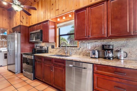 House in Placida, Florida 3 bedrooms, 170.85 sq.m. № 2212974 - photo 12