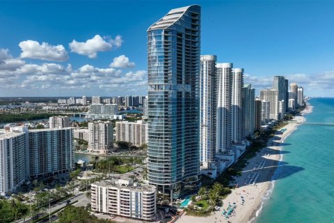 Condominio en alquiler en Sunny Isles Beach, Florida, 2 dormitorios, 145.95 m2 № 1940020 - foto 1