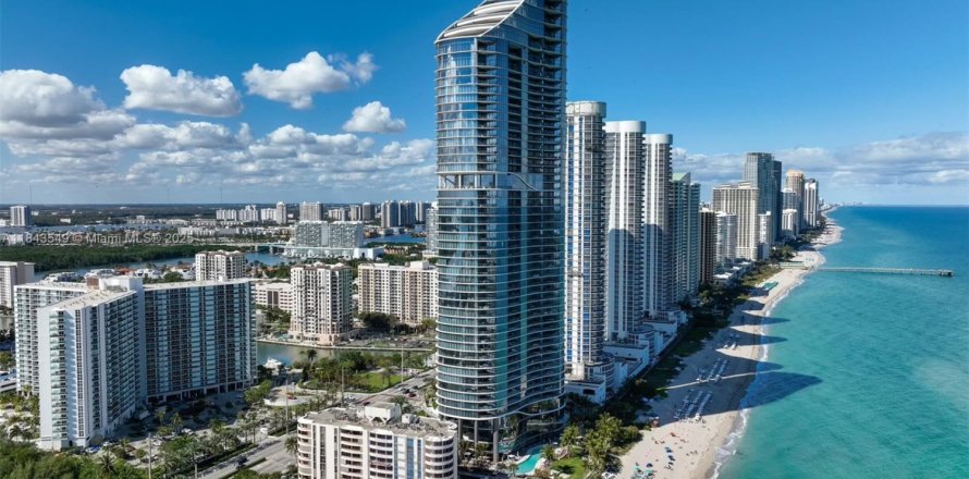 Condominio en Sunny Isles Beach, Florida, 2 dormitorios  № 1940020