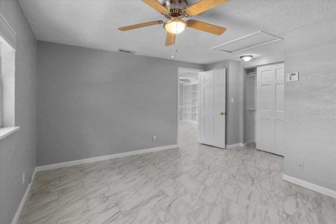 House in Saint Petersburg, Florida 4 bedrooms, 127.93 sq.m. № 1780295 - photo 23