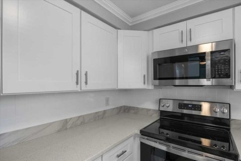 House in Saint Petersburg, Florida 4 bedrooms, 127.93 sq.m. № 1780295 - photo 20